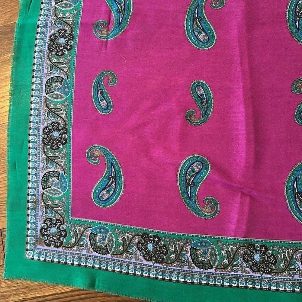 Vintage mid century Tomar Fashions magenta &‎ green paisley acrylic square scarf